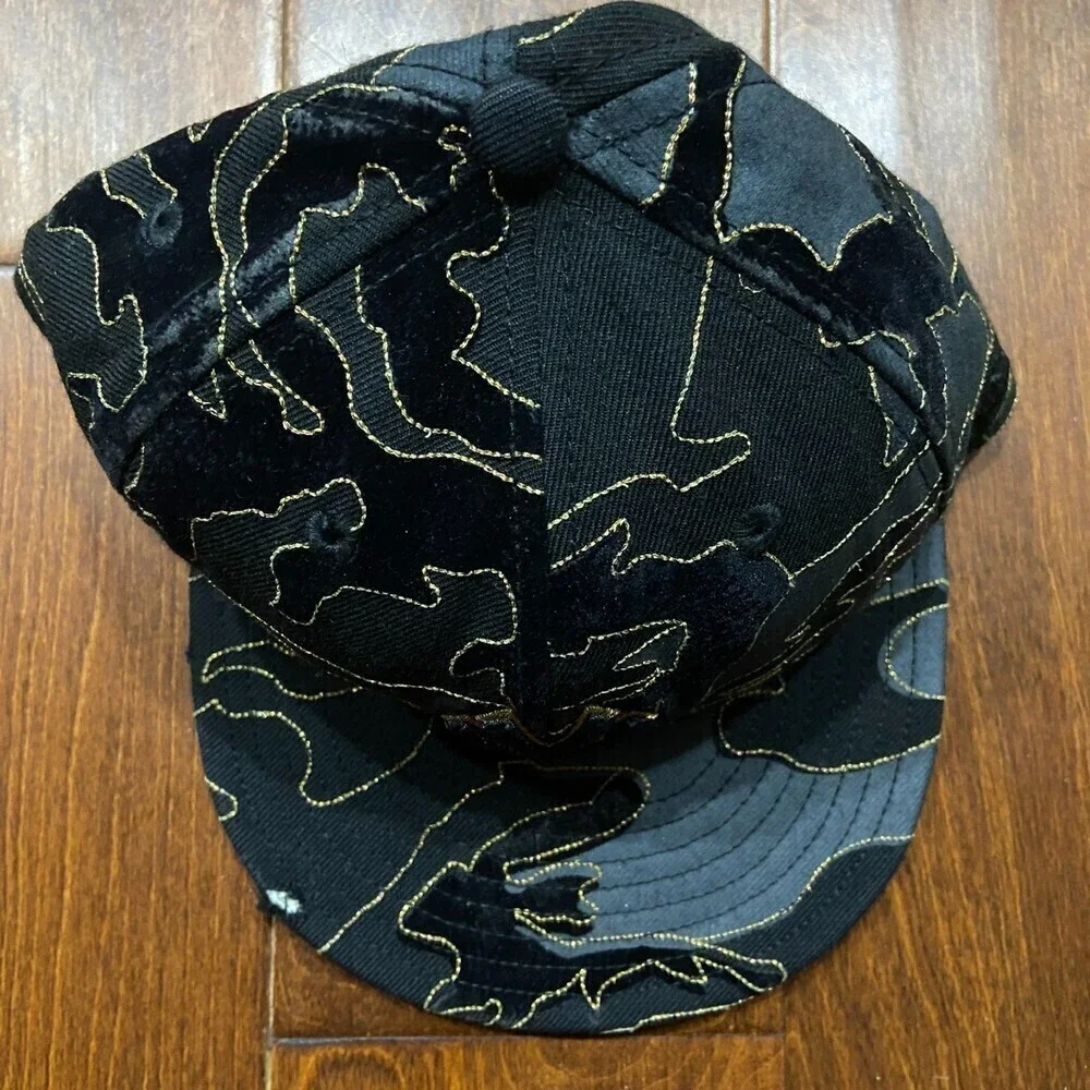 New Era MLB New York Yankees Black Gold Metallic Fitted Cap 7 3/8 - Picture 4 of 7